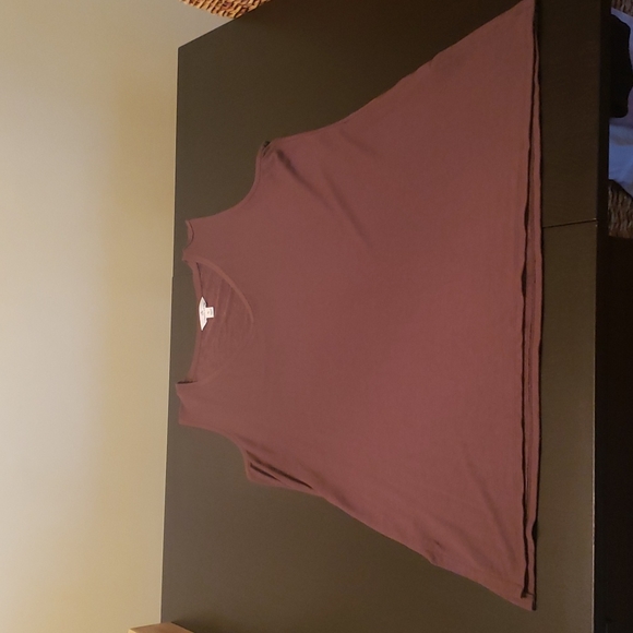 RW&CO knit v neck tank - Picture 2 of 7